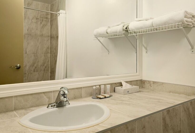 スイート, Days Inn By Wyndham Montreal East