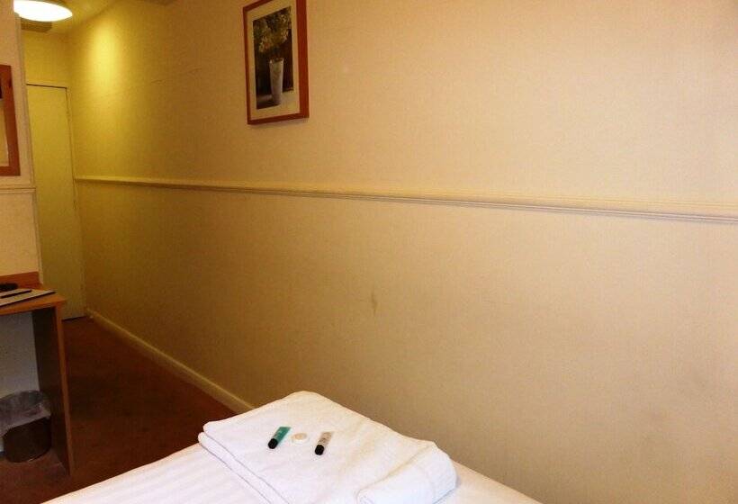 Семейный Номер, The Old Vicarage