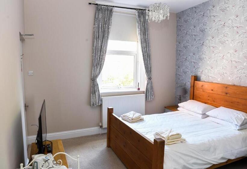 Номер Стандарт, Hillcrest Whitby