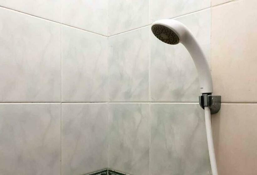 Номер Стандарт, Sas Guest House Mitra Reddoorz At Darmo Park 2 Surabaya