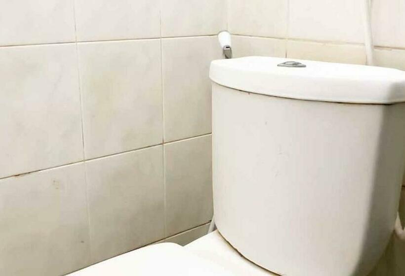 Номер Economy, Sas Guest House Mitra Reddoorz At Darmo Park 2 Surabaya