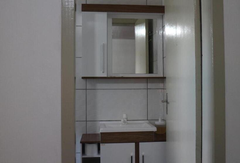 اتاق خانوادگی با چشم‌انداز کوه, Pousada Vitrine