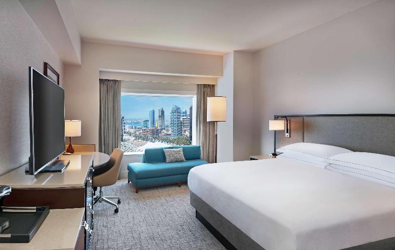חדר סטנדרט עם מיטת קינג, Hilton San Diego Bayfront