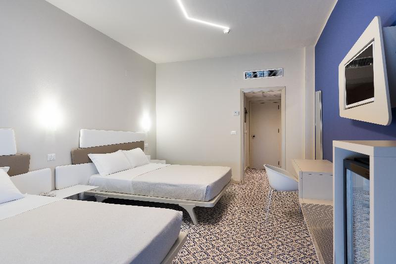 اتاق سوپریور چهار تخته, Saracen Sands Hotel & Congress Centre   Palermo