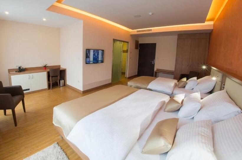 اتاق استاندارد سه نفره, Mostar