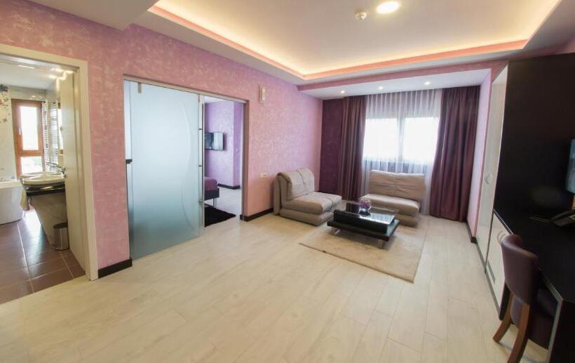 سوئیت با بالکن, Mostar