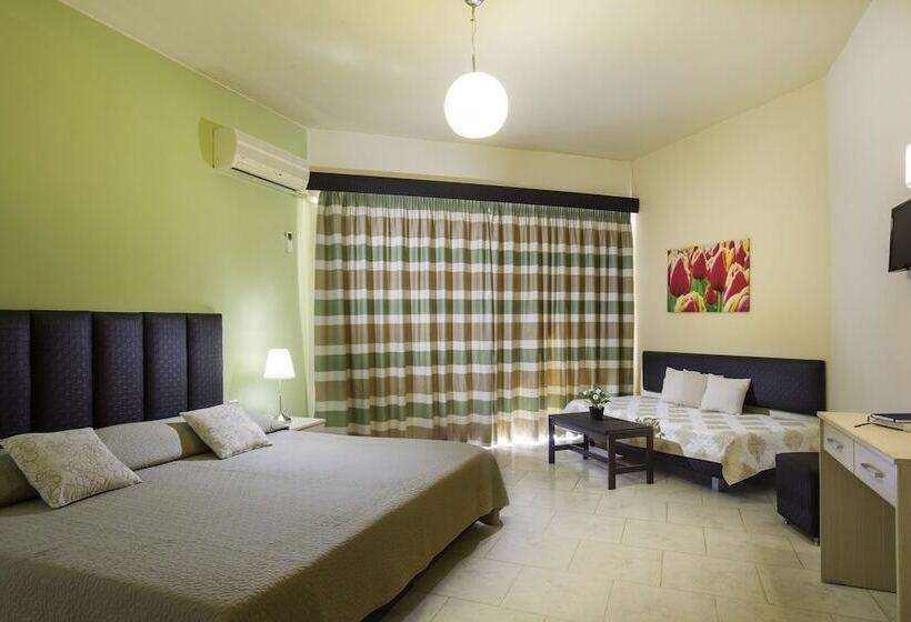 آپارتمان خانوادگی, Lyristis Dinos Studios & Apartments