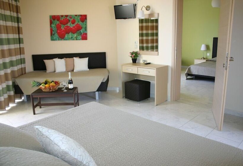 آپارتمان خانوادگی, Lyristis Dinos Studios & Apartments