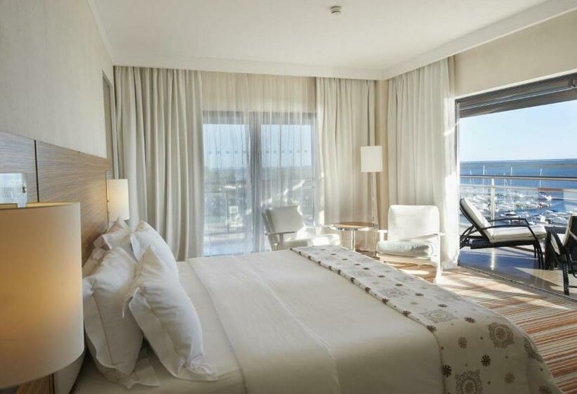 سوییت با چشم‌انداز دریا, Real Marina Hotel & Spa