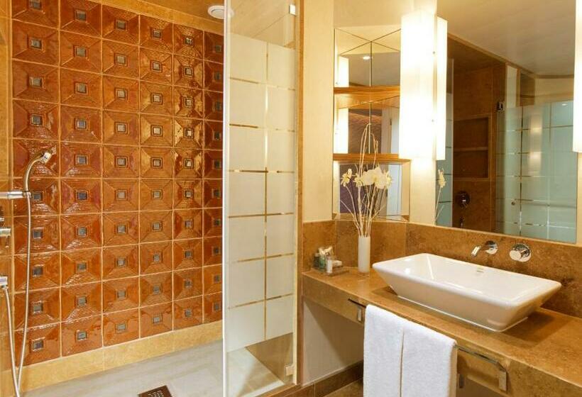 سوییت با چشم‌انداز دریا, Real Marina Hotel & Spa