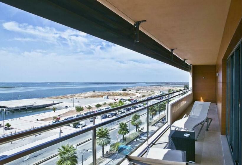 سوییت با چشم‌انداز دریا, Real Marina Hotel & Spa