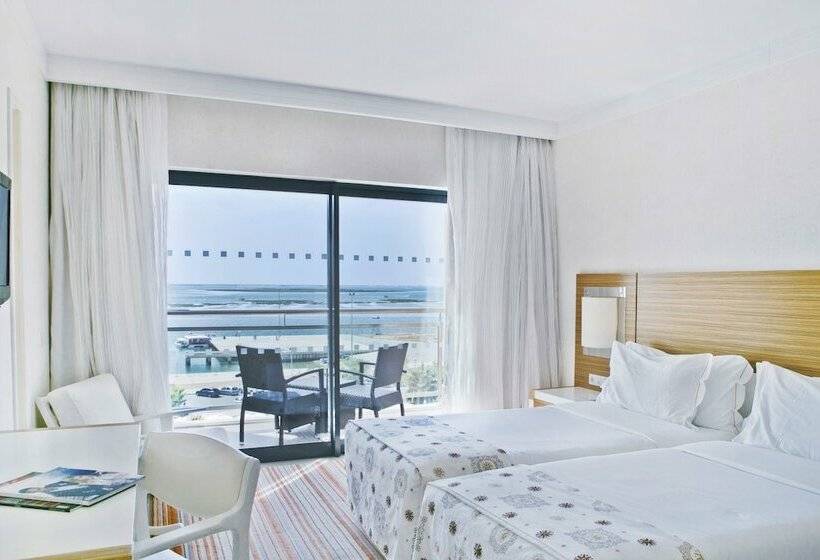 سوییت جونیور با چشم‌انداز دریا, Real Marina Hotel & Spa