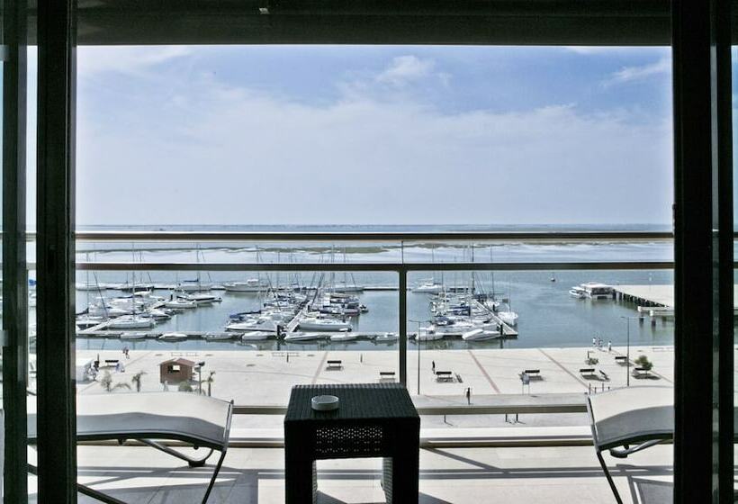 سوییت جونیور با چشم‌انداز دریا, Real Marina Hotel & Spa