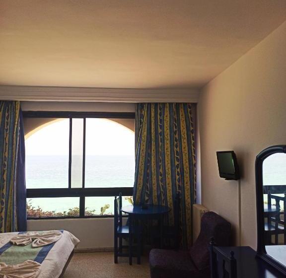 اتاق استاندارد سه نفره, Residence Boujaafar