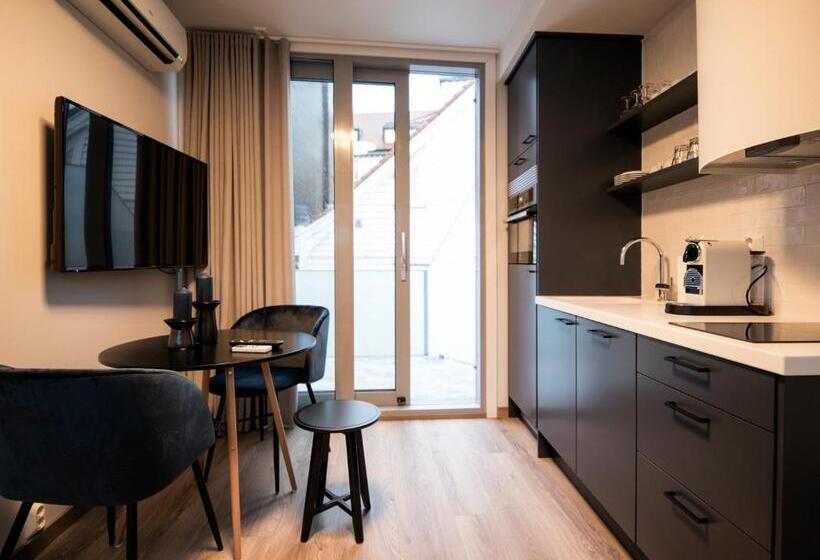 Апартаменты 1 Спальня с Балконом, Home Again Apartments Nygata 1