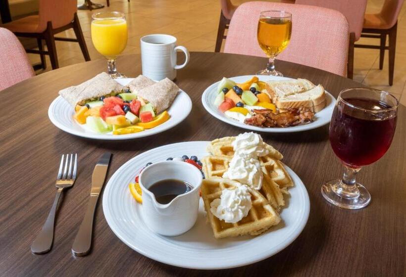 带大床的套房, Holiday Inn Poughkeepsie, An Ihg
