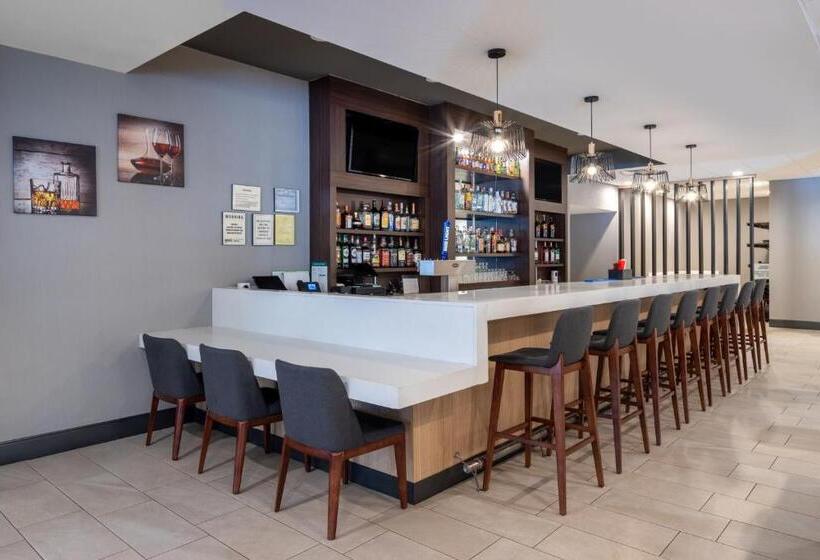 Номер Стандарт Кровать Кинг Адаптированный для Инвалидов, Holiday Inn Poughkeepsie, An Ihg