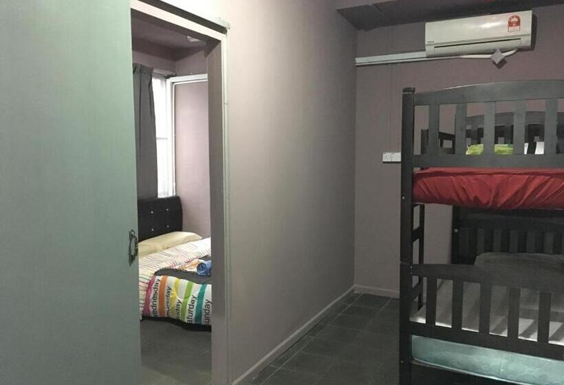 Номер Стандарт Четырехместный Совместный Санузел, Ranau Backpackers Hostel