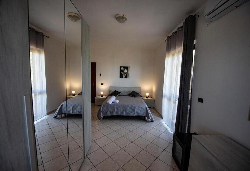 Трехместный Номер Стандарт с Балконом, B&b Esterita