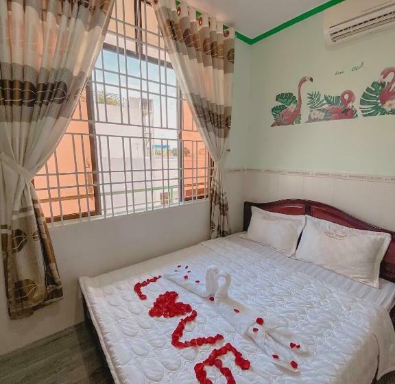 مجموعه ویستا شهر, Lime Hostel   Ninh Kieu Center
