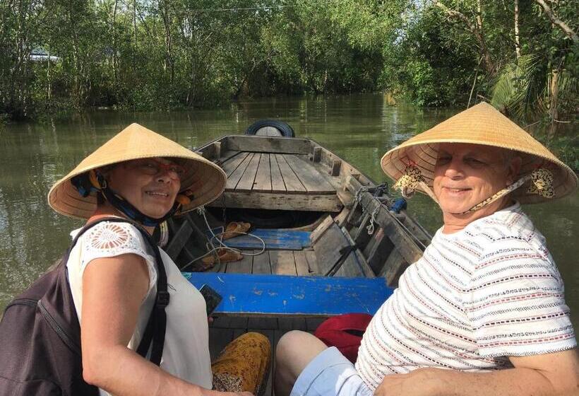 مجموعه ویستا شهر, Lime Hostel   Ninh Kieu Center