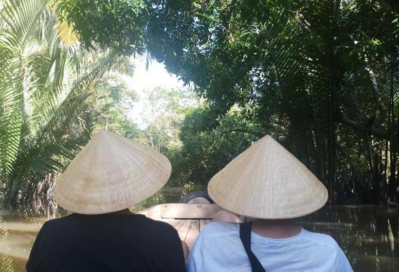 مجموعه ویستا شهر, Lime Hostel   Ninh Kieu Center
