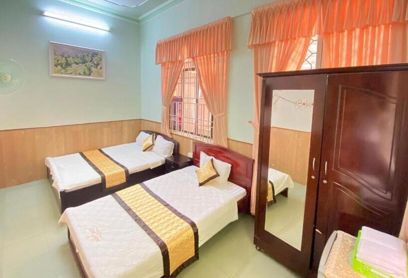 اتاق استاندارد سه تخته با چشم‌انداز, Lime Hostel   Ninh Kieu Center