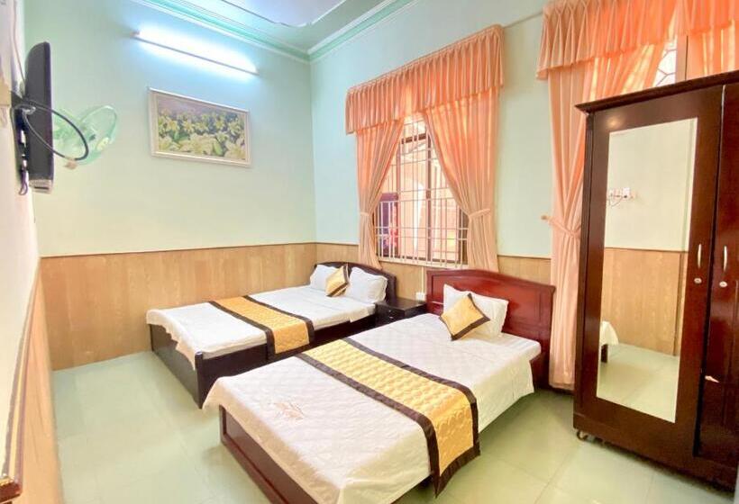 اتاق استاندارد سه تخته با چشم‌انداز, Lime Hostel   Ninh Kieu Center