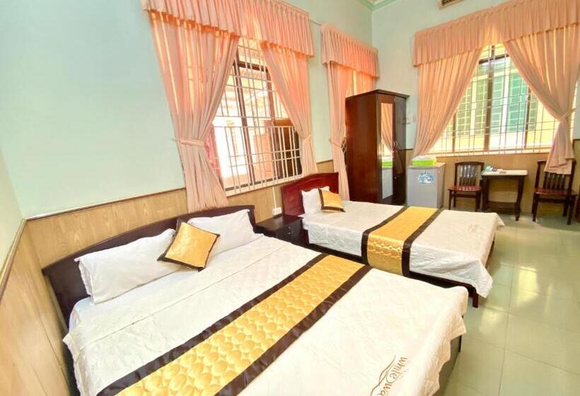 اتاق استاندارد سه تخته با چشم‌انداز, Lime Hostel   Ninh Kieu Center