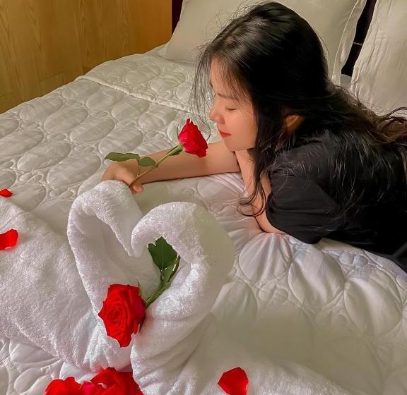 استودیوی لوکس, Lime Hostel   Ninh Kieu Center