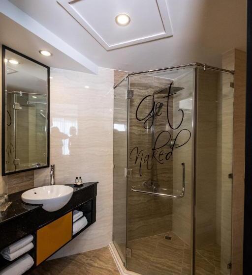 اتاق لوکس, Sanouva Saigon