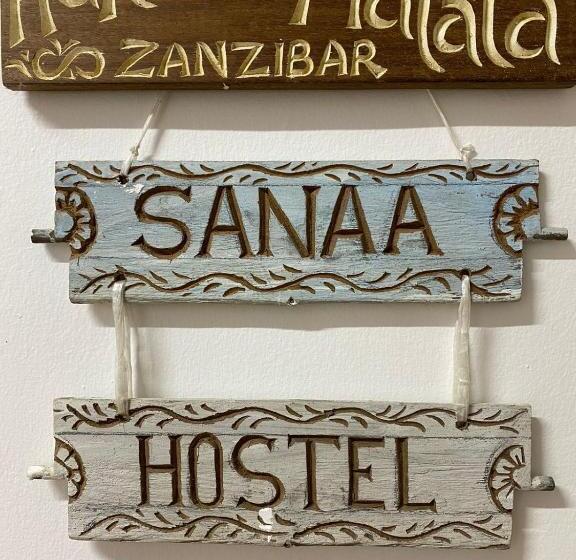 اتاق استاندارد سه نفره, Sanaa Hostel