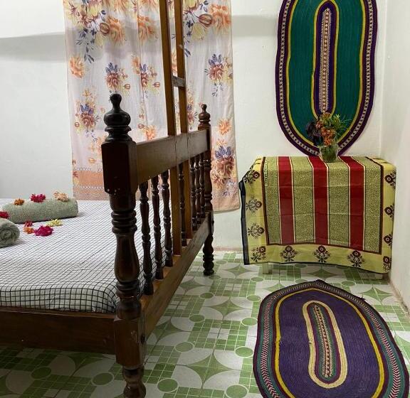 اتاق اکونومی, Sanaa Hostel