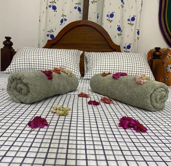 اتاق اکونومی, Sanaa Hostel