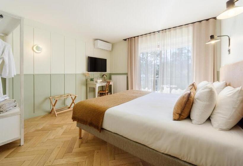 Номер Deluxe Вид на Озеро, Hôtel Le Mouton Bleu