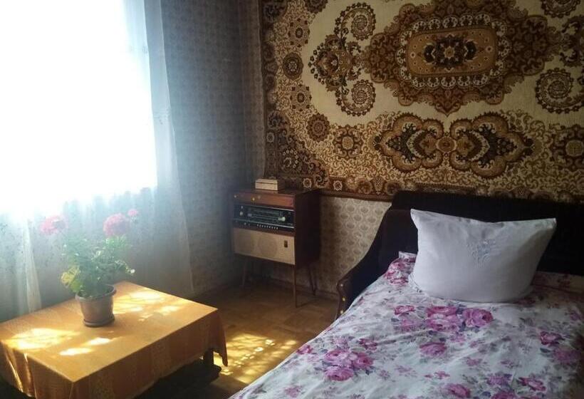 Кровать в Общей Комнате, Guest House Raisa