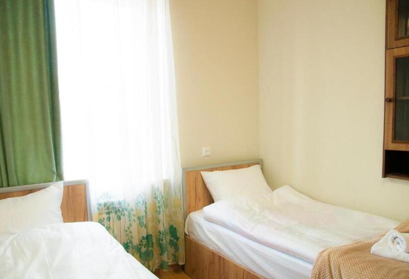 Номер Стандарт, Azhdahak B&b In Geghashen , Abovyan