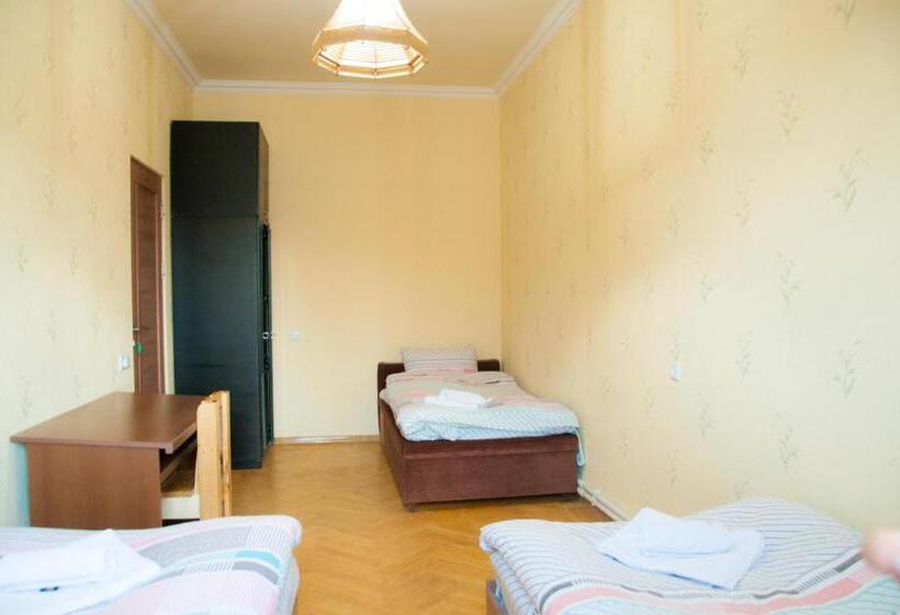 Номер Стандарт Трехместный, Azhdahak B&b In Geghashen , Abovyan