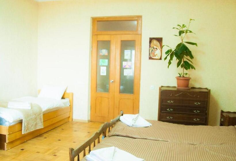 Семейный Номер, Azhdahak B&b In Geghashen , Abovyan