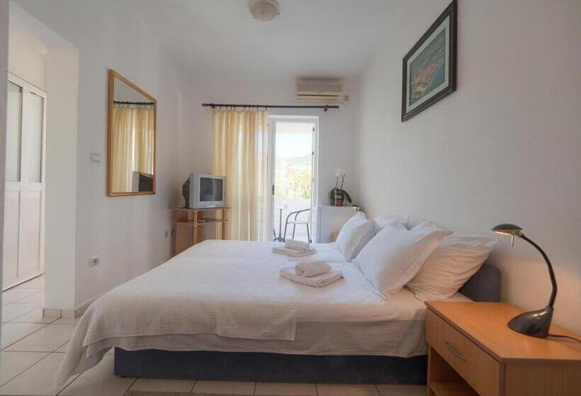 اتاق استاندارد سه تخته با بالکن, Mediterranean Guest House Balkan