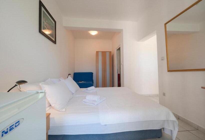 اتاق استاندارد سه تخته با بالکن, Mediterranean Guest House Balkan