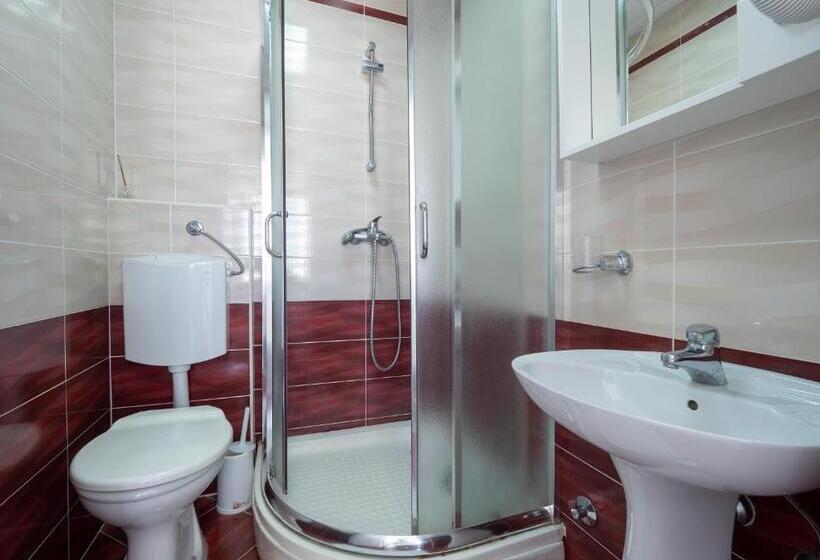 Standard Triple Room with Terrace, Mediterranean Guest House Balkan