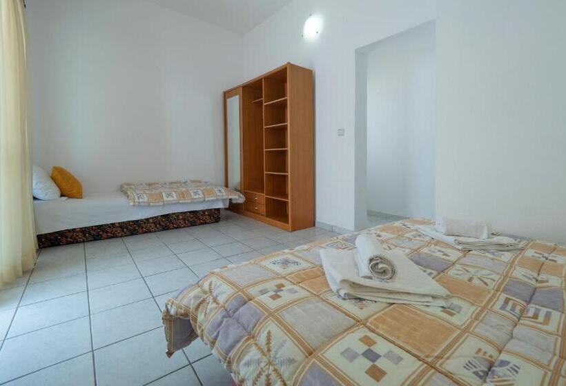Standard Triple Room with Terrace, Mediterranean Guest House Balkan