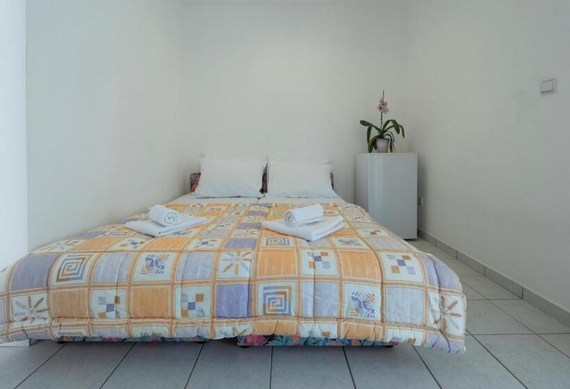 Standard Triple Room with Terrace, Mediterranean Guest House Balkan