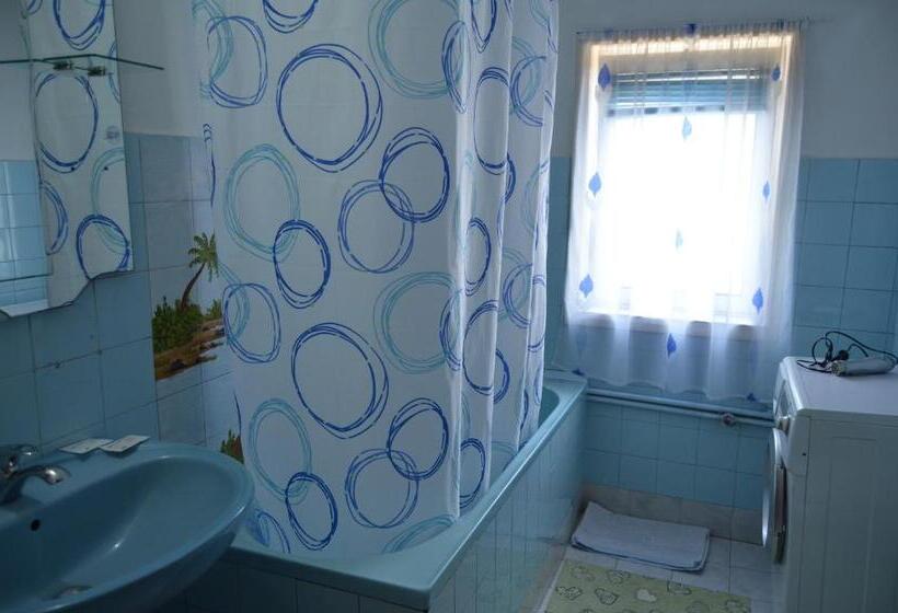 Апартаменты 1 Спальня Нижний Этаж, Vila Nadia