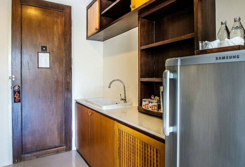 سوییت جونیور, B2 Premier Hotel & Resort