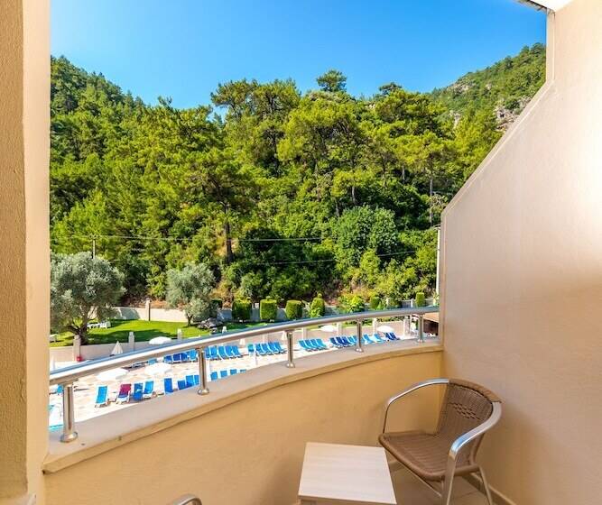 سوییت جونیور, Julian Forest Suites