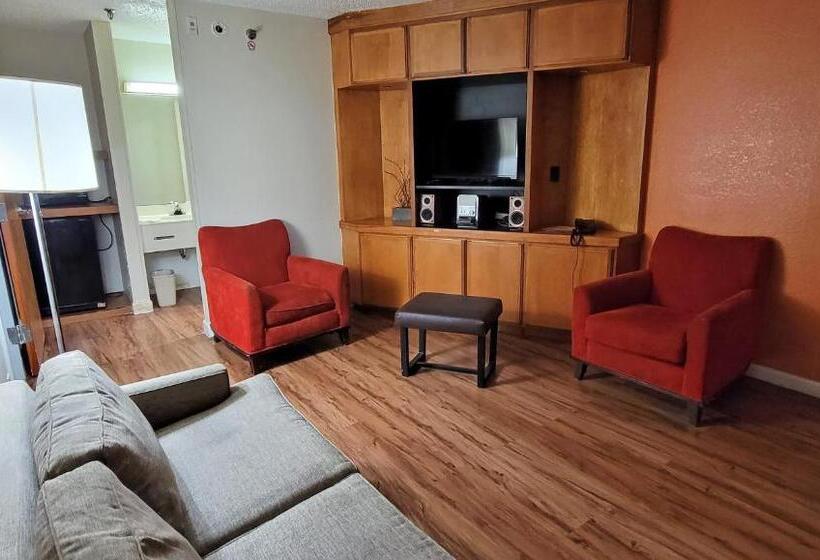 سوییت, Studios & Suites 4 Less Charlotte