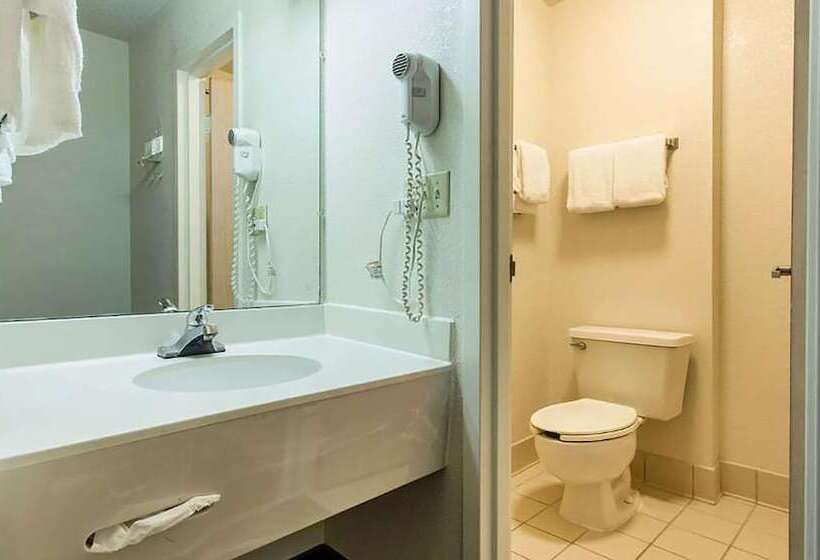 سوییت, Studios & Suites 4 Less Charlotte