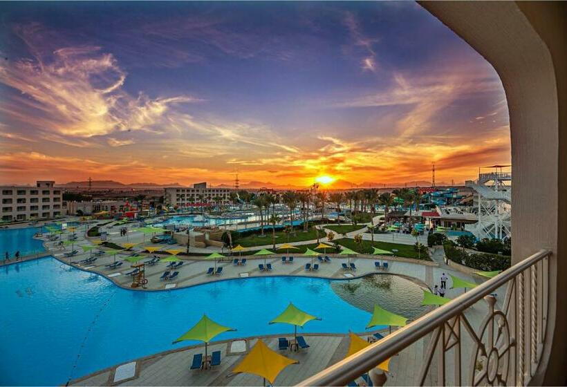اتاق خانوادگی, Titanic Resort & Aqua Park